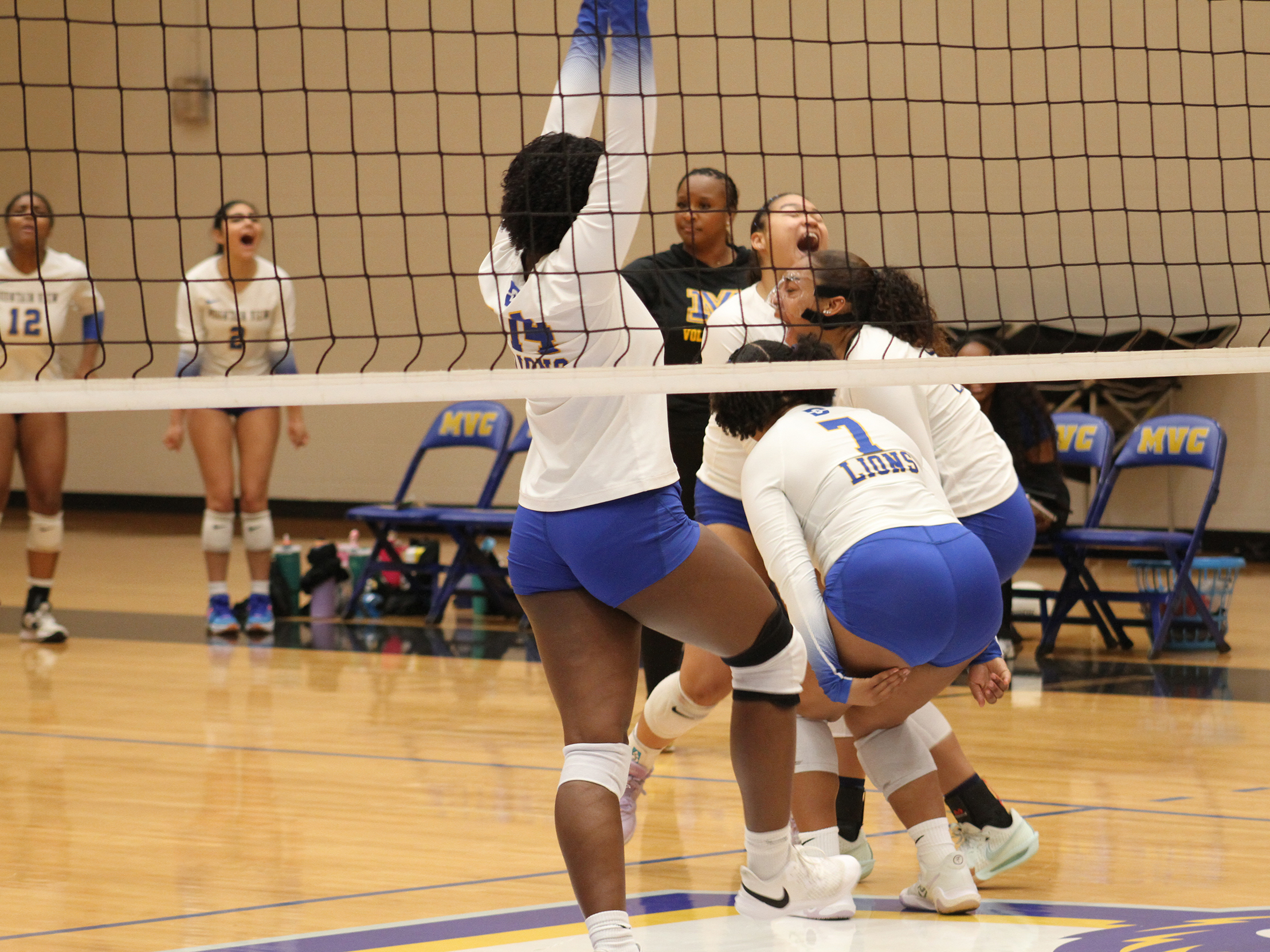 Lions Sweep Crusaders for Second Straight Win